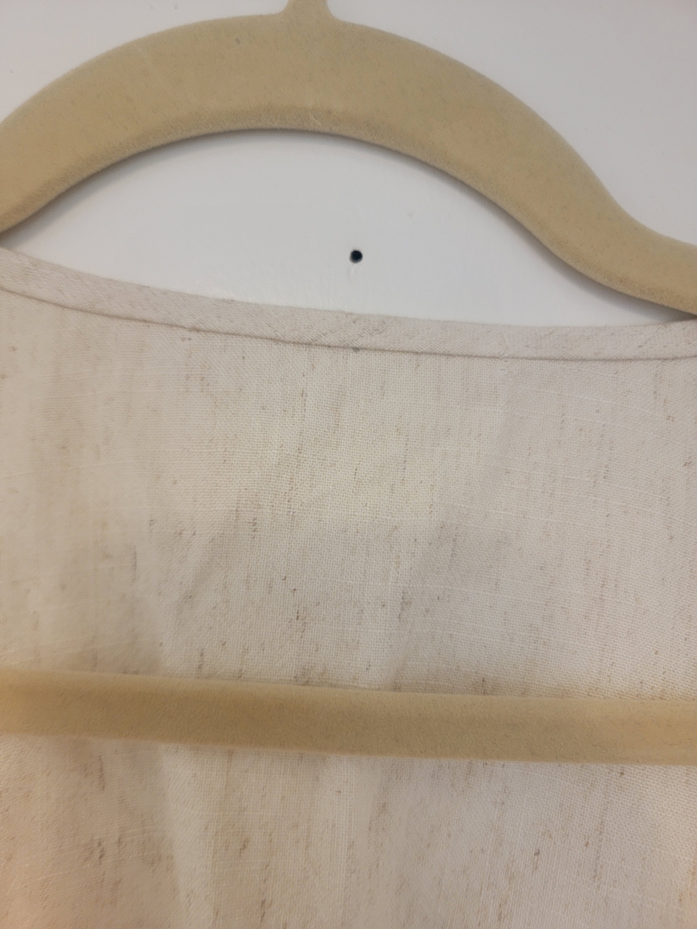 Sozy. Marilyn Linen Women's Cream V-Neck Button Detail Top - Picture 3 of 5